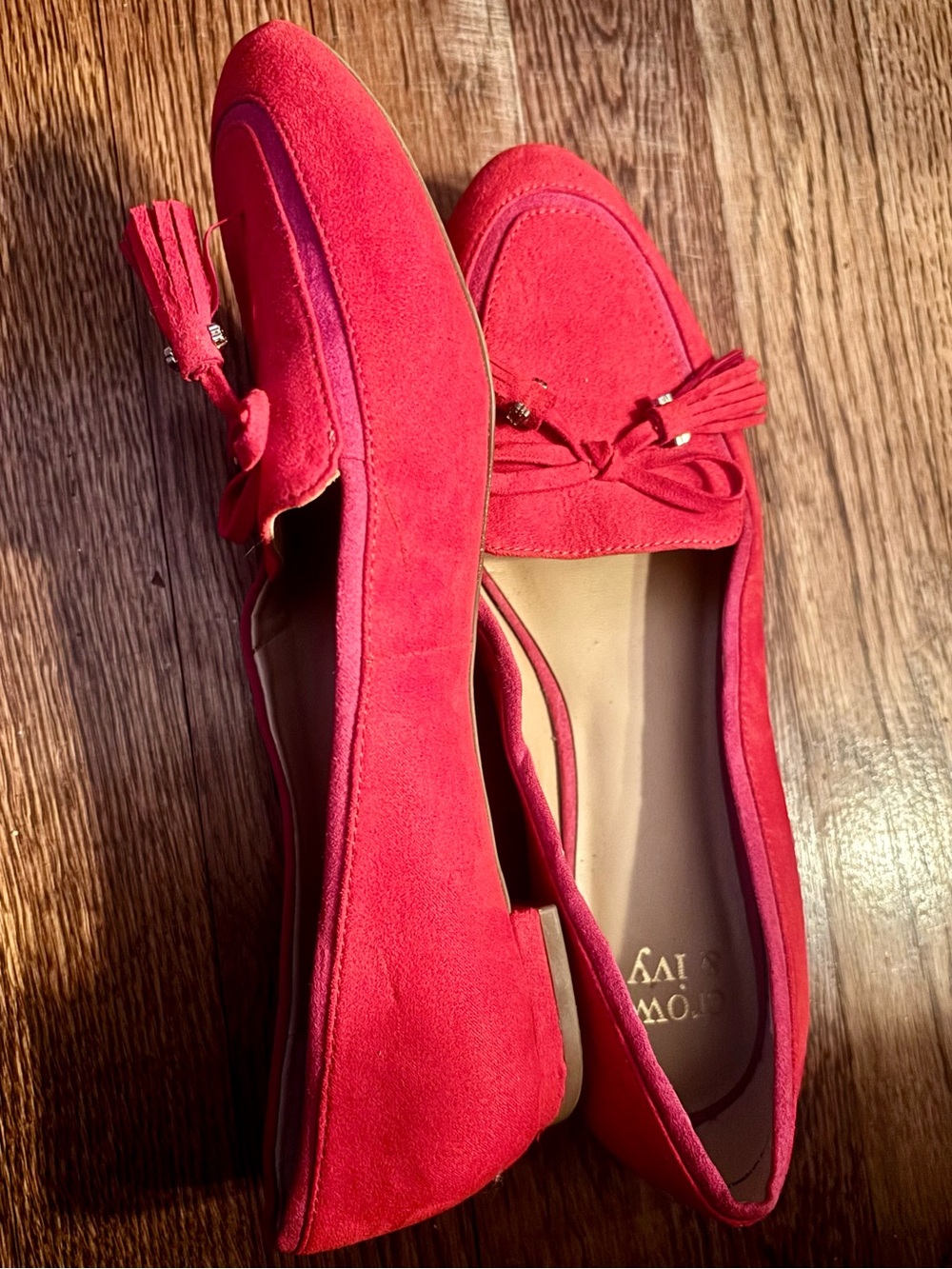 Crown & Ivy Sloane Red Pink Suede Tassel Bow Loafers Flats Shoes 8.5 Pointed Toe - Picture 2 of 6